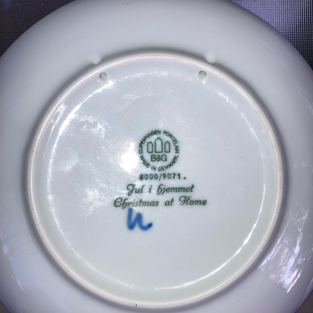 Christmas at home vintage wall hanging plate 1971